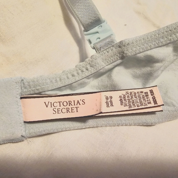 Victoria's Secret Sexy Tee Push Up Bra - Size 38DD - Picture 2 of 2